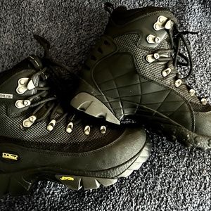 LL BEAN Hiking BOOTS - 7.5 W Black VIBRAM GORE-TEX